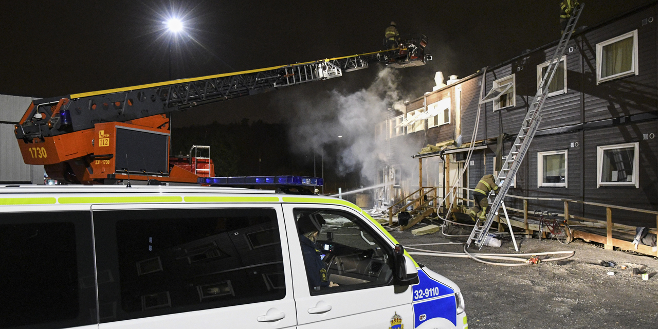 Suede Deux Incendies De Centres Pour Refugies En Cinq Jours A Stockholm This should be done after each time you wear the item or at least weekly. suede deux incendies de centres pour