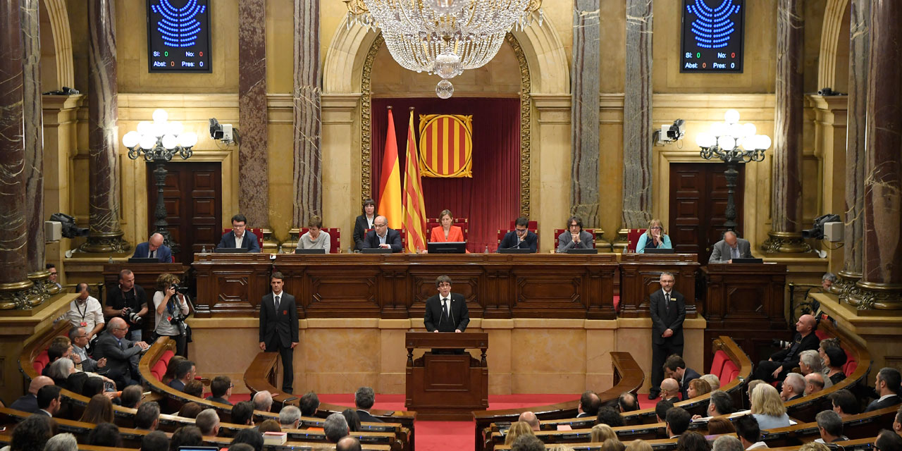 Espagne le parlement de Catalogne déclare l'indépendance
