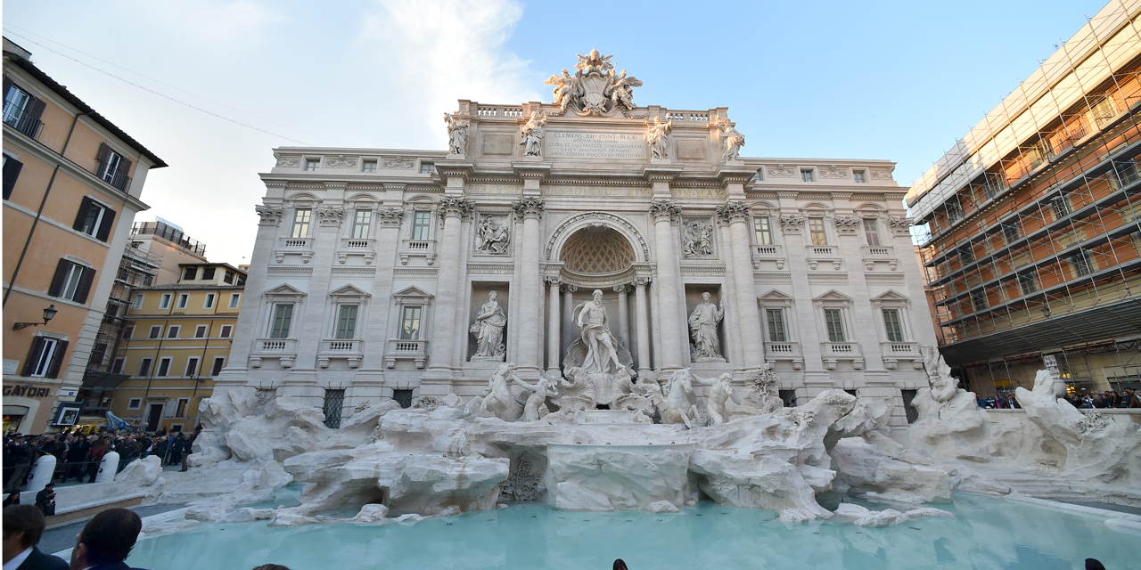 Inauguration de la fontaine de Trevi relookée par Fendi