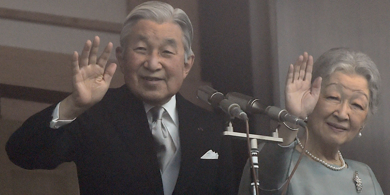 Japon : l'empereur fête ses 82 ans et appelle à se souvenir de la guerre