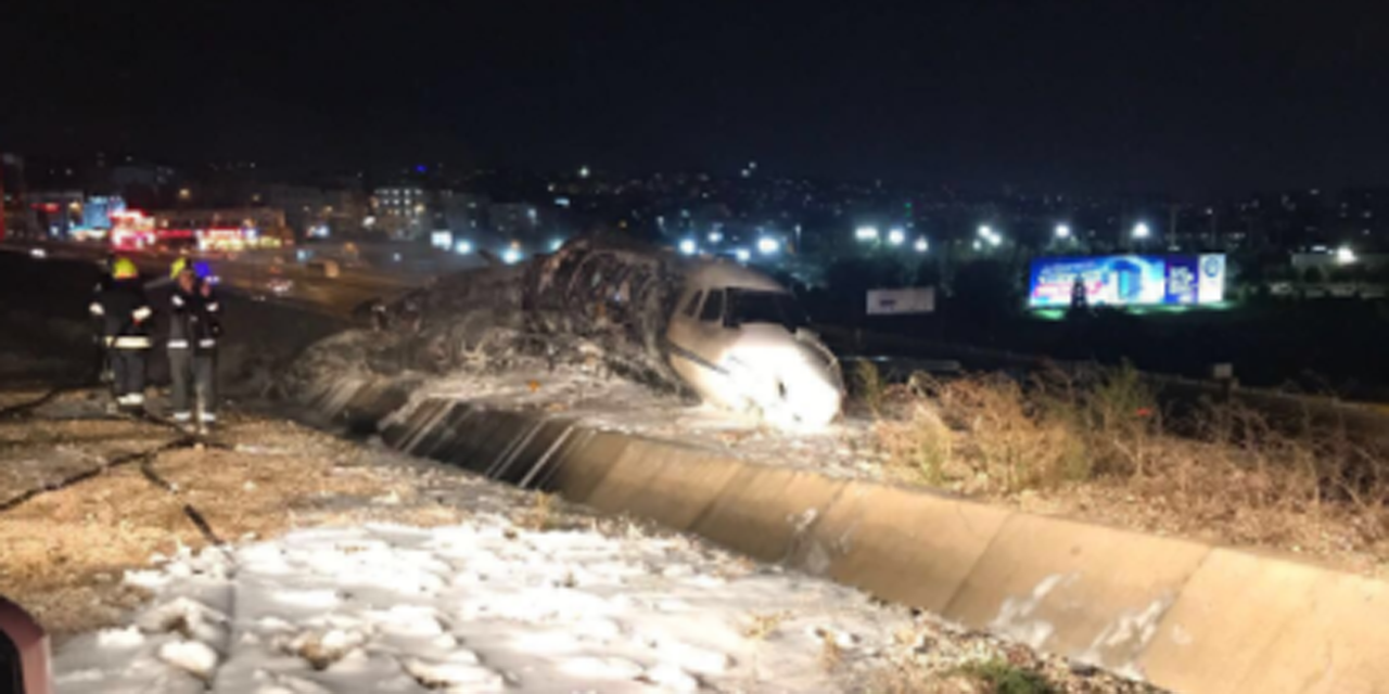 L Aeroport D Istanbul Ferme Apres Le Crash D Un Avion Prive