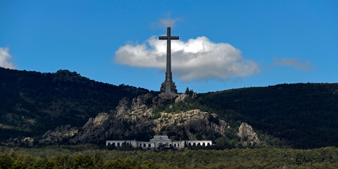 Le Mausolee De Franco Un Encombrant Monument Qui Divise L Espagne