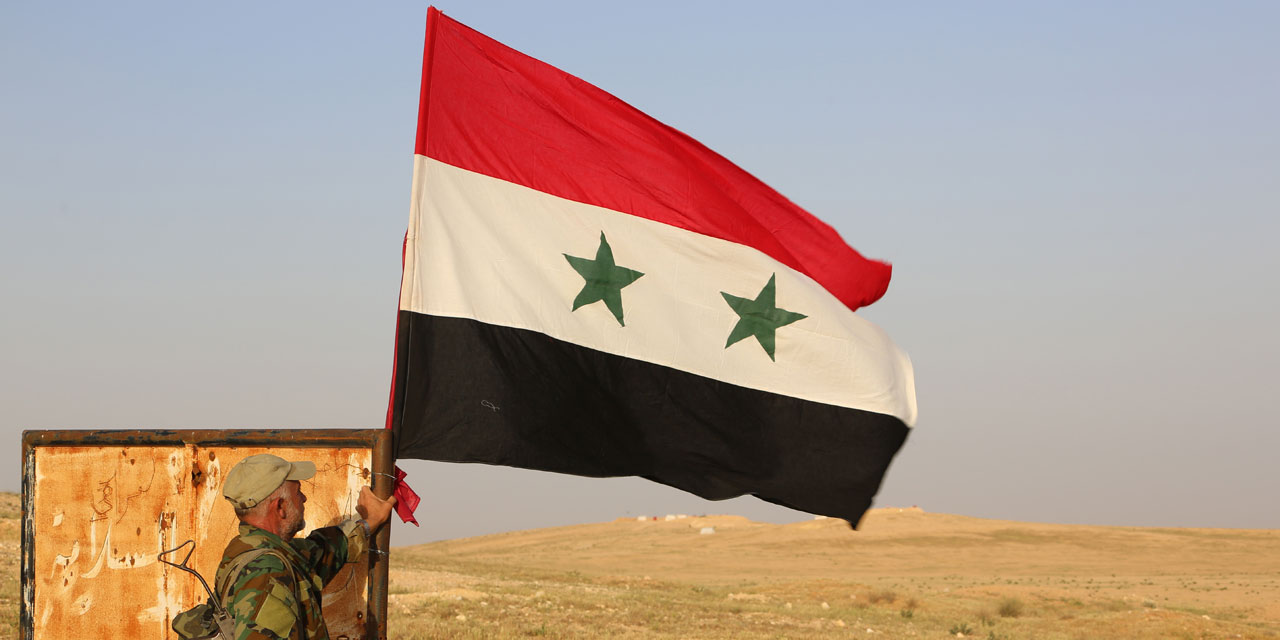 Le Regime Hisse Le Drapeau Syrien A La Lisiere Du Golan Occupe Par Israel