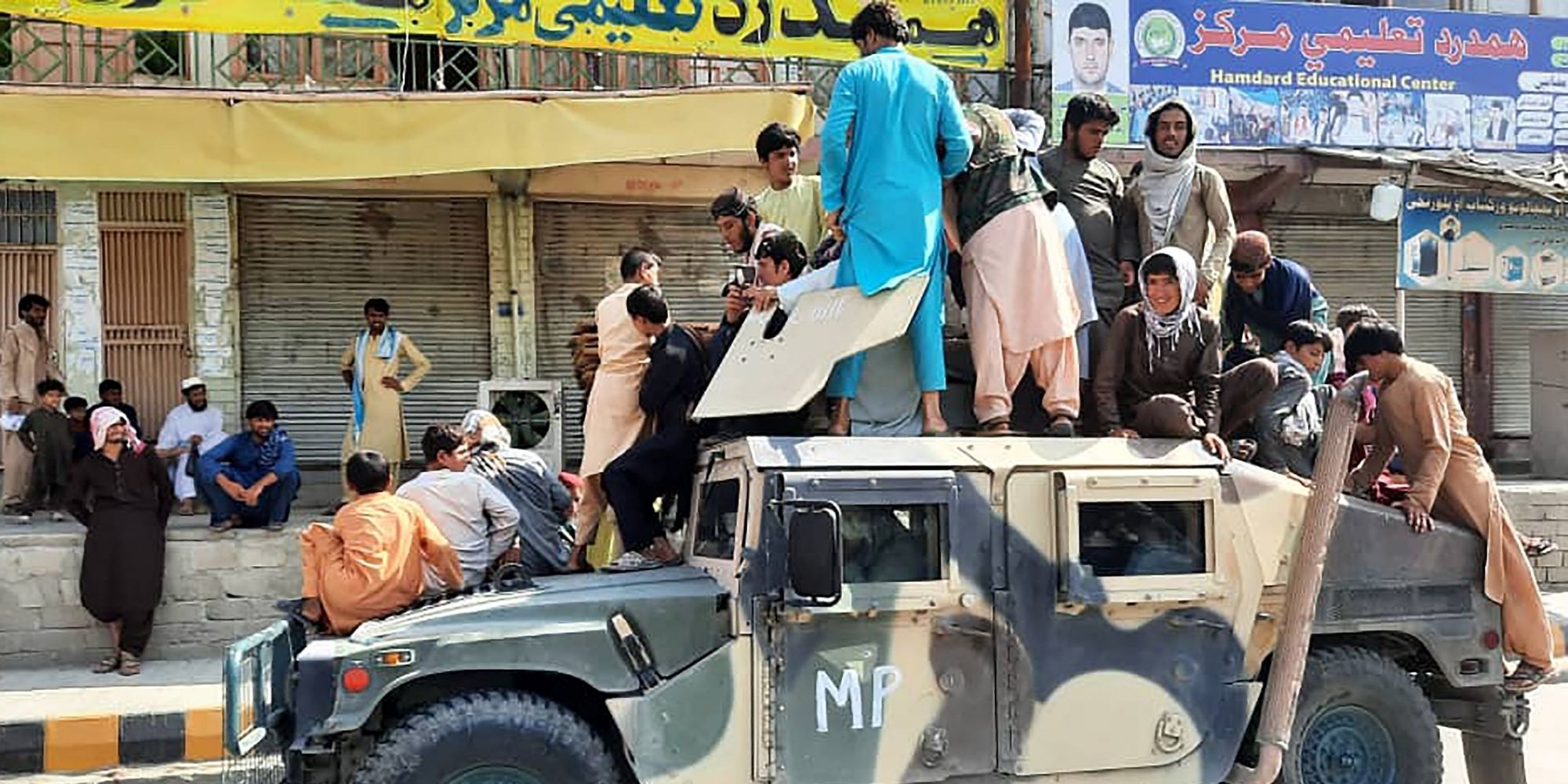 "Les talibans ont gagné", reconnaît le président afghan en ...