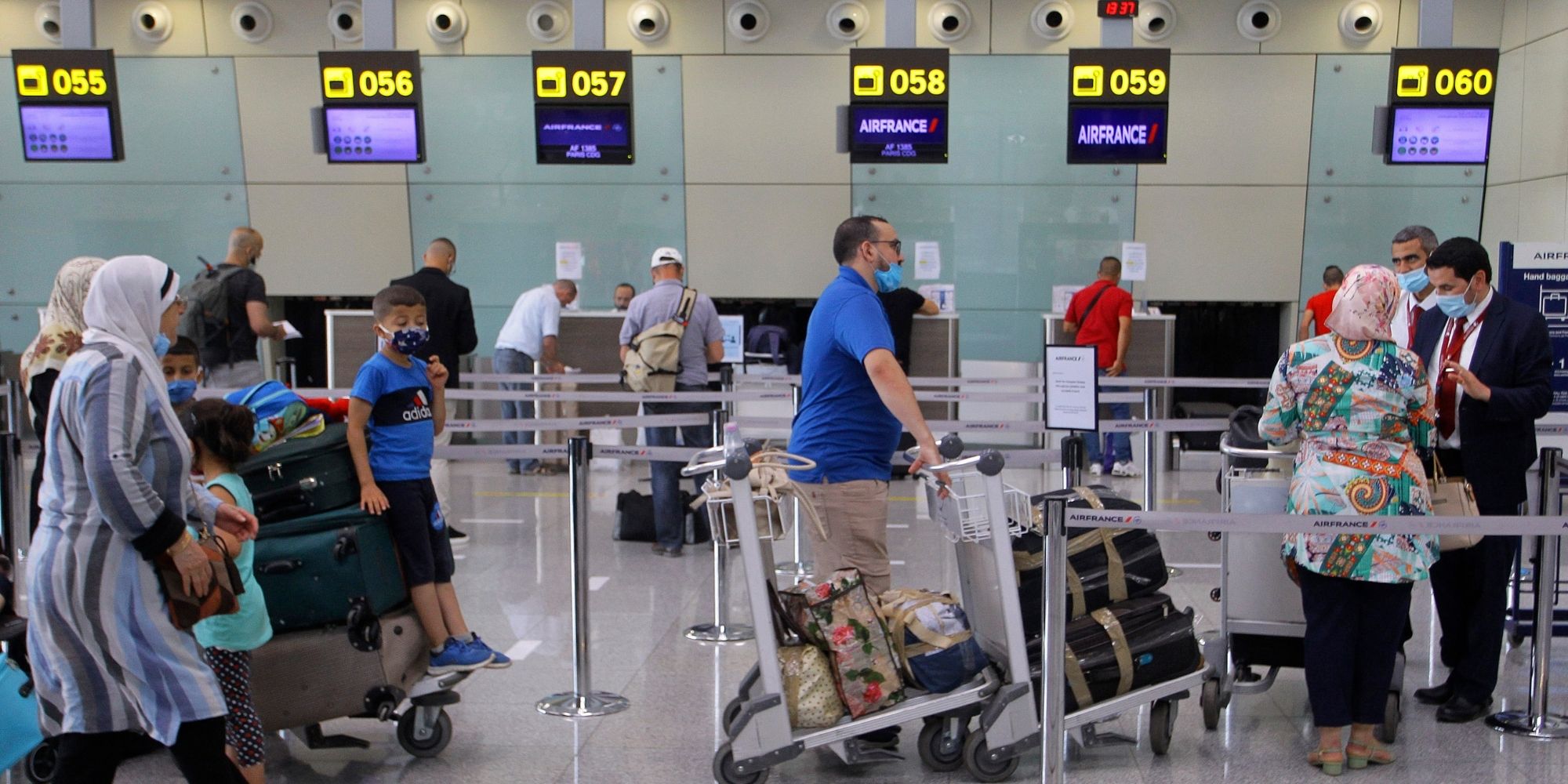 Les voyageurs du Maroc et d'Algérie placés sur la liste rouge du Covid