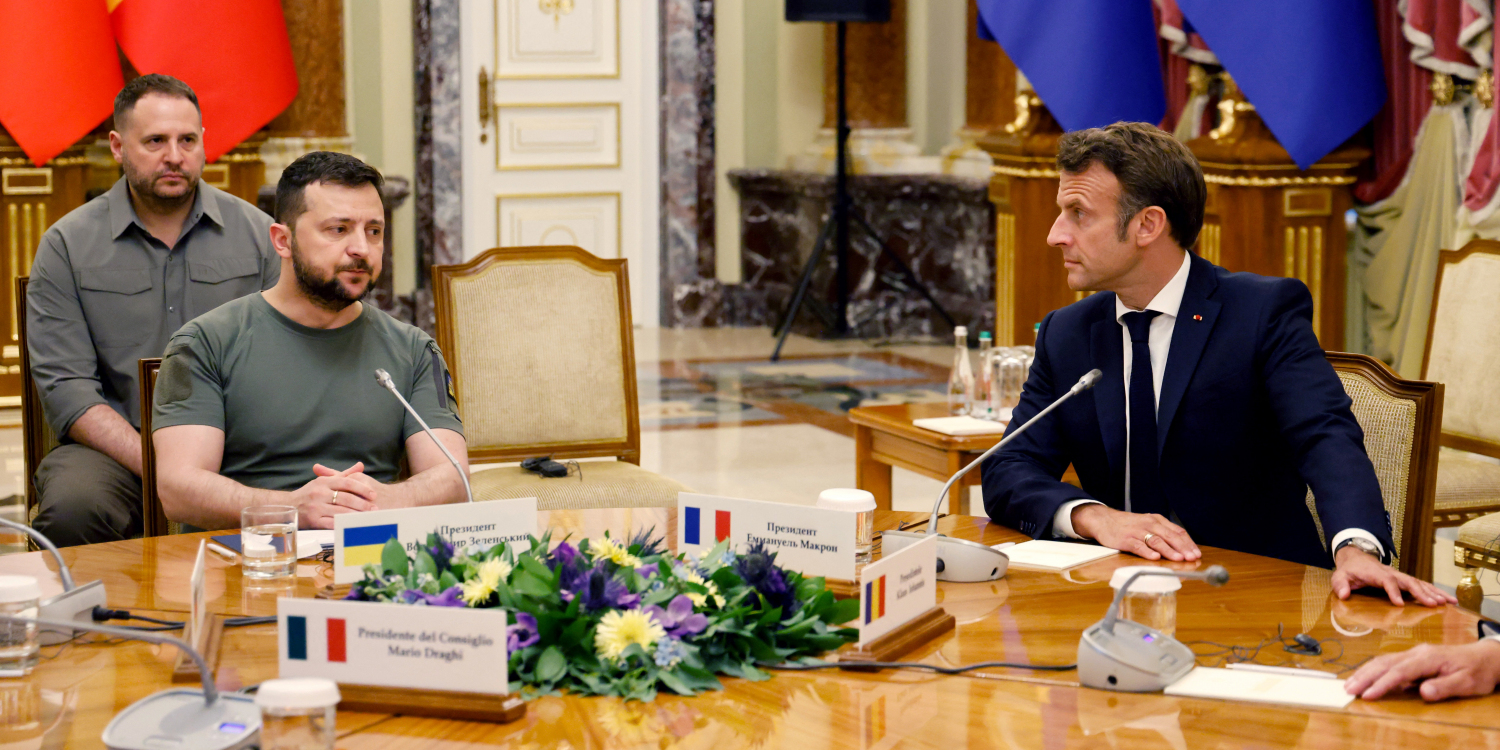 Macron à Kiev : le chef de l'État va-t-il répondre à la demande d'armes ...