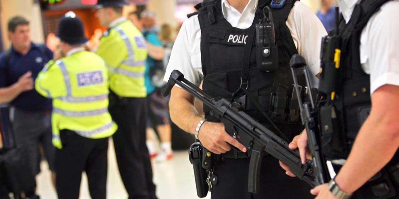 Manchester : la police renouvelle l'appel à témoin avec de ...