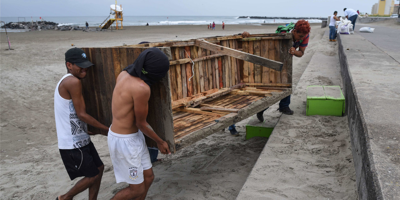 Mexique la tempête tropicale Franklin requalifiée en ouragan de