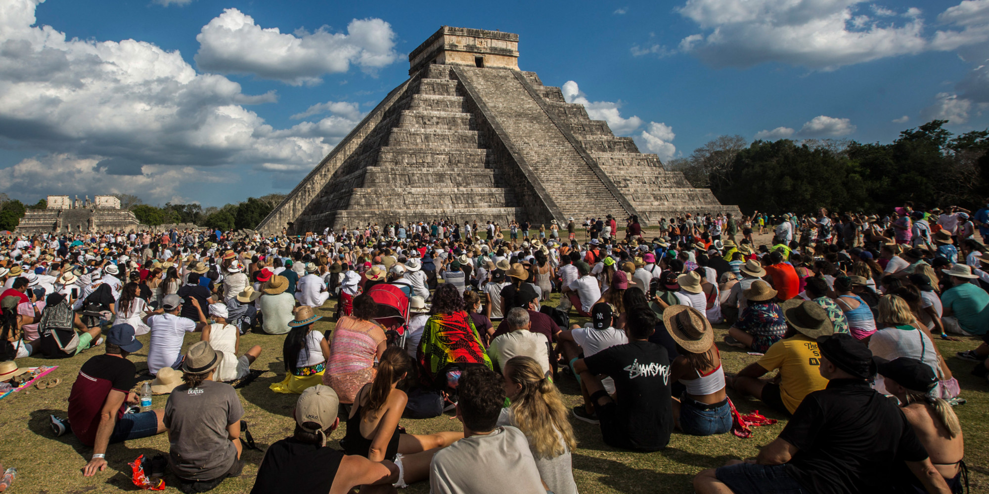 Turista abucheado y arrestado tras escalar pirámide maya