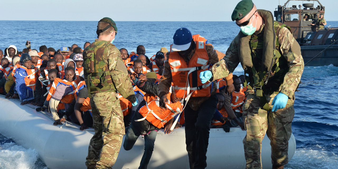 Migrants : l'Europe en guerre contre les passeurs