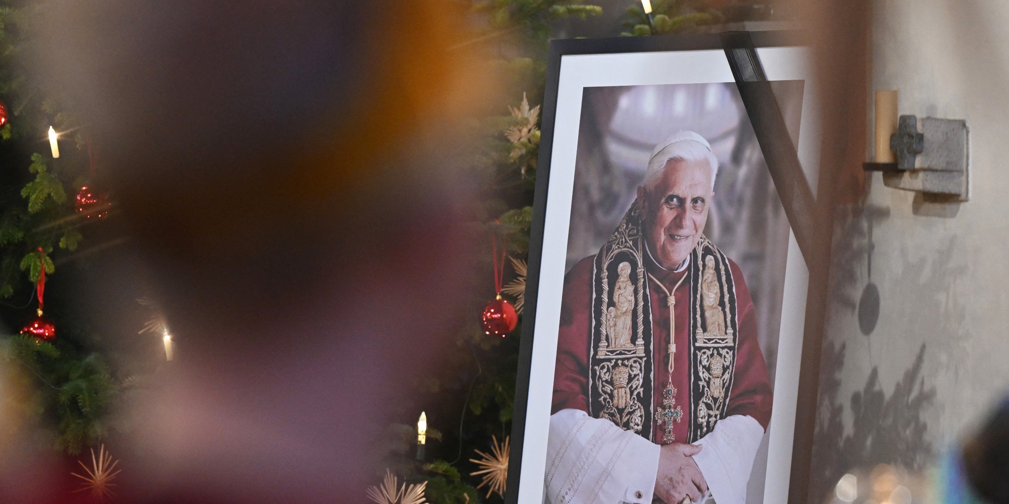 Death of Benedict XVI the former pope will be buried in a crypt of