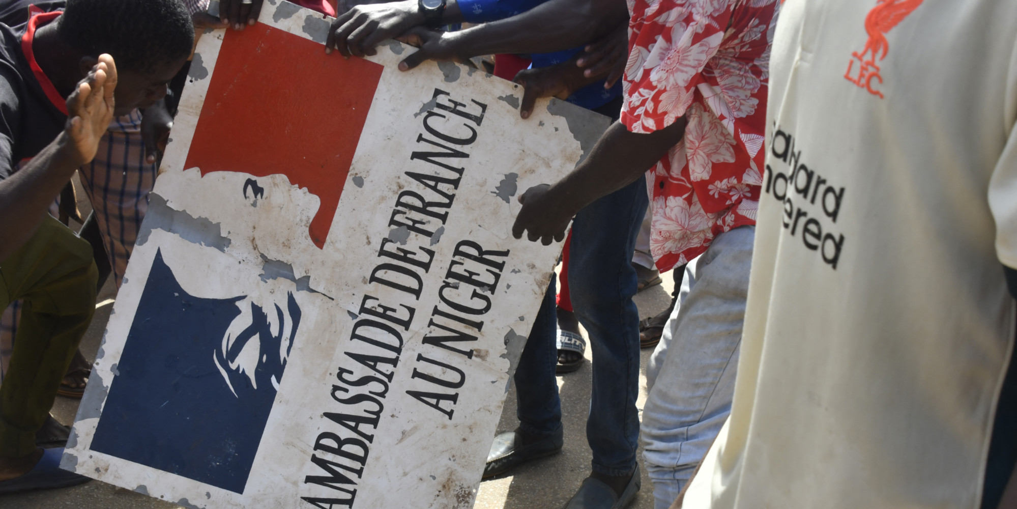 Niger how to ensure the security of the France Embassy in Niamey