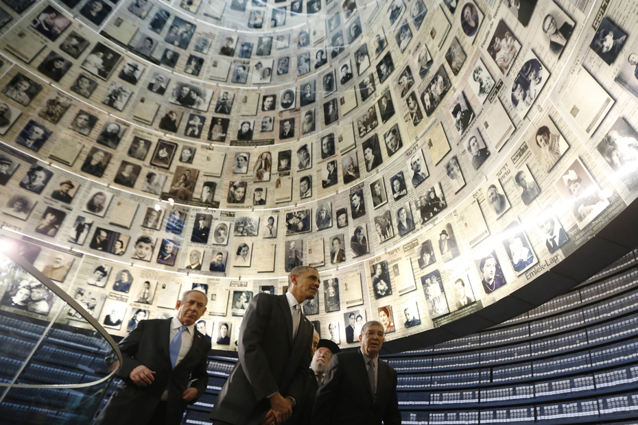 Obama se recueille au mémorial de la Shoah Obama se recueille au mémorial de la Shoah