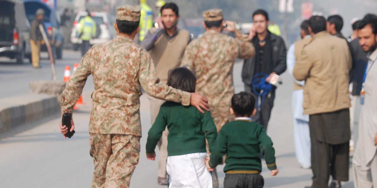 Pakistan Pourquoi Les Talibans Ont Attaque Une Ecole