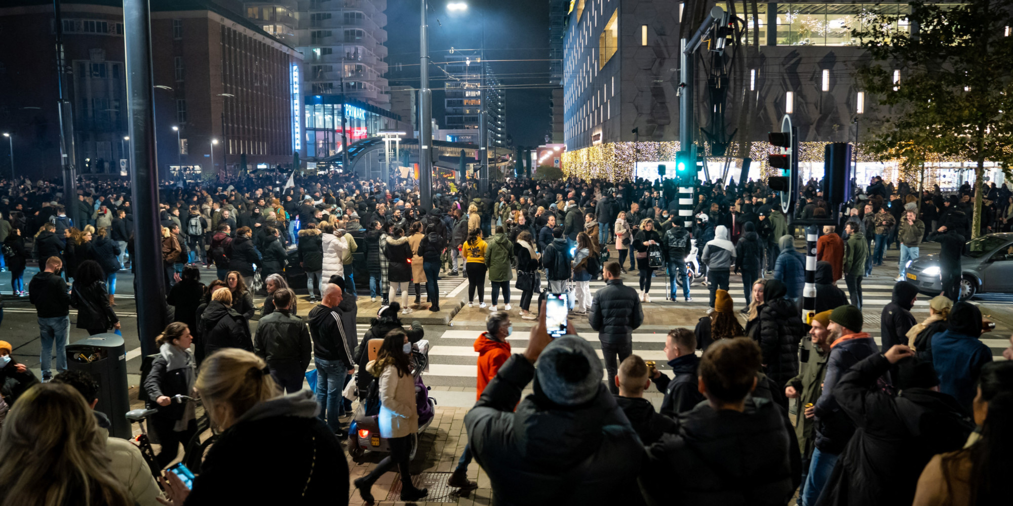 Pays-Bas : des blessés par des tirs de la police lors d'une "émeute" à Rotterdam