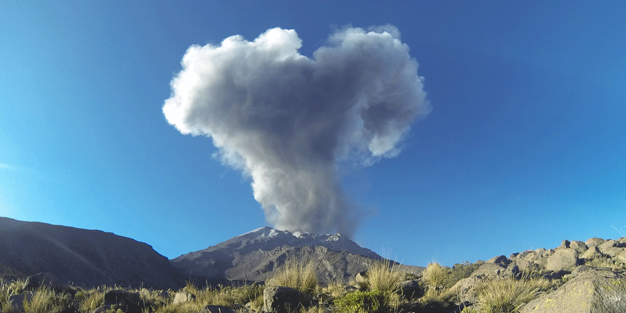 Est Ardente Au Dessus Du Volcan
