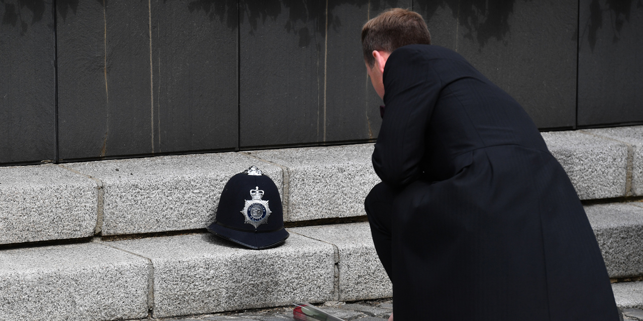 RoyaumeUni un policier tué dans un attentat honoré à titre posthume