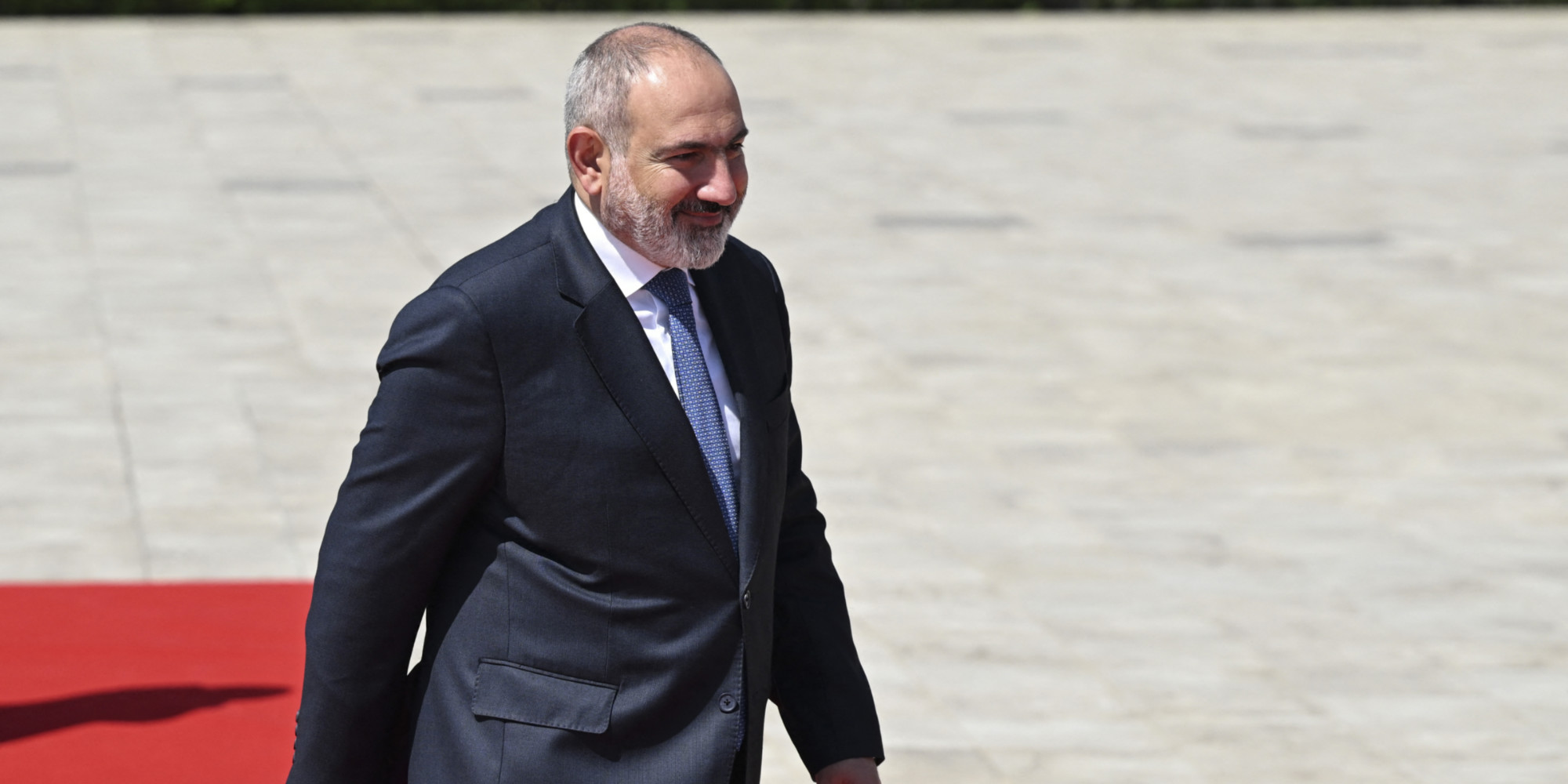 Regarder la vidéo Turquie : le Premier ministre arménien assistera à l'investiture d'Erdoğan malgré les tensions