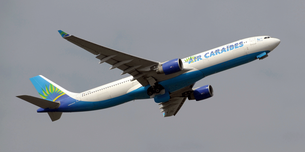 Un Avion D Air Caraibes Deroute Sur Les Acores Les Passagers Bloques Dans Un Hangar