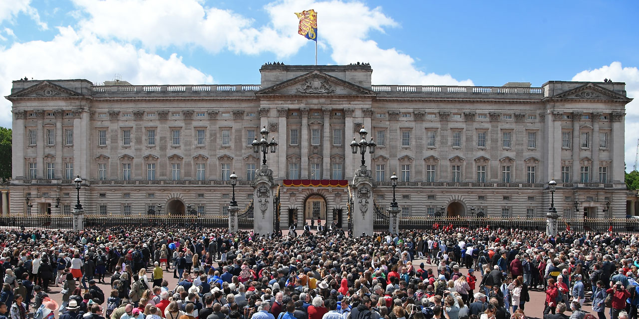 A Man Arrested After Climbing The Gate Of Buckingham Palace