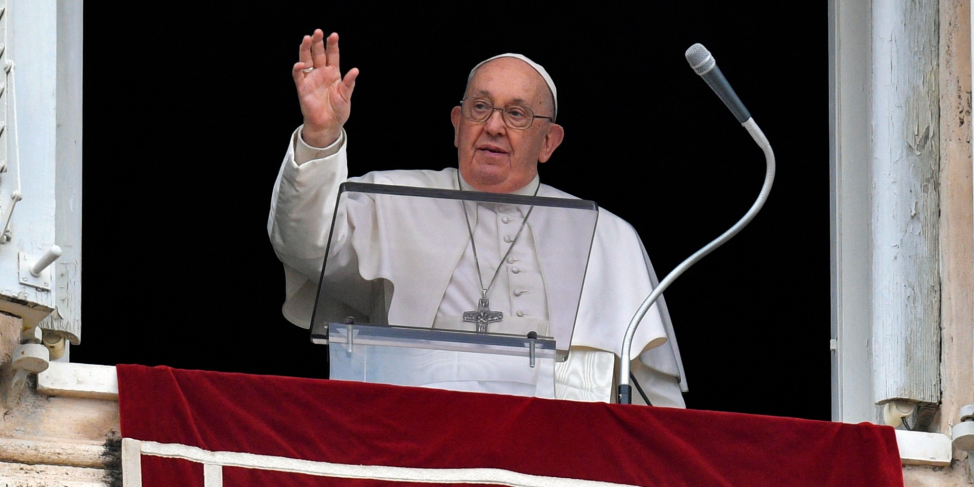 le pape François préoccupé, appelle à la paix