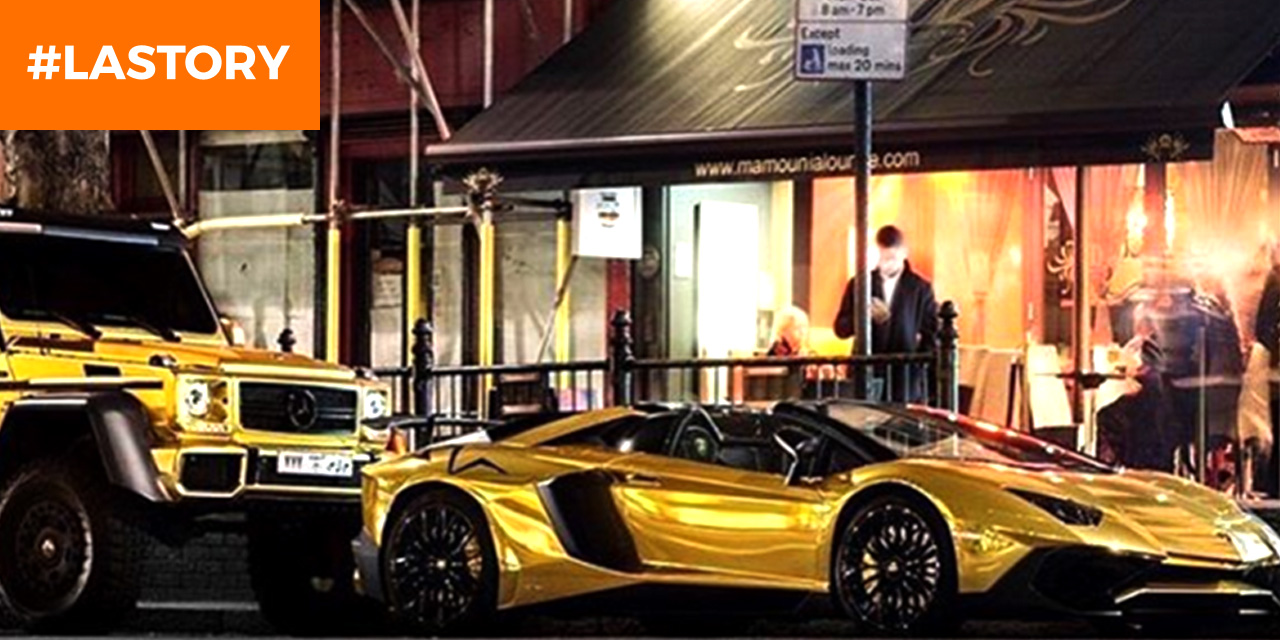 Une Lamborghini en or dans les rues de Paris