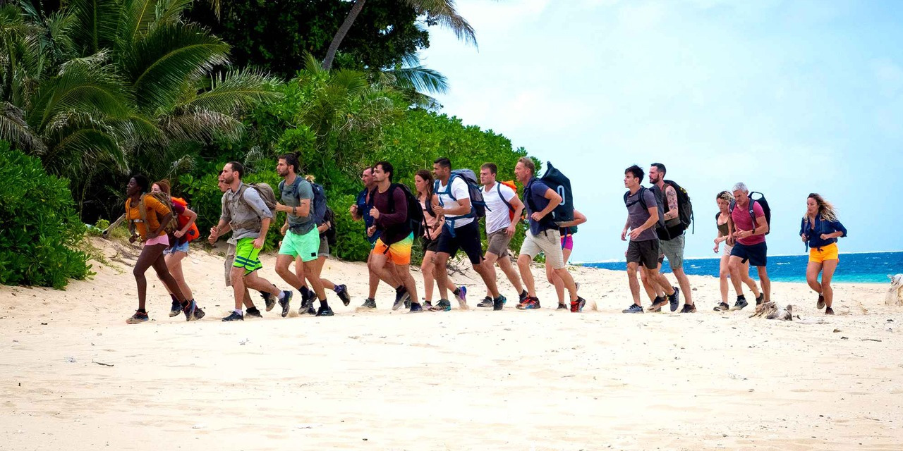 Denis Brogniart et quatre anciens candidats de "Koh-Lanta ...