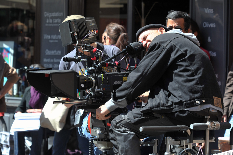 Même La Poste tourne ses publicités à l'étranger