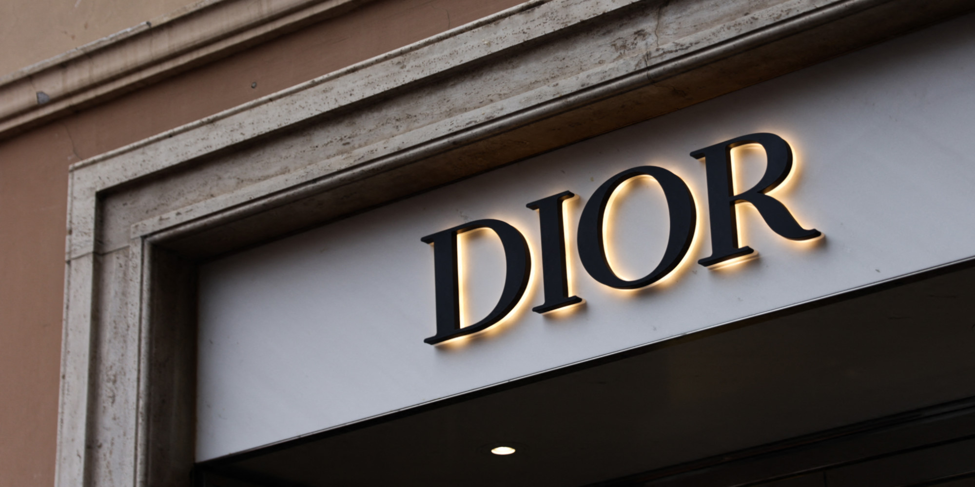 INFO EUROPE 1 – Une salariée de Dior soupçonnée d’avoir détourné plus d’1,5 million d’euros de produits de luxe