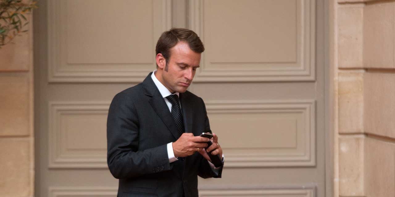 A La Reunion Macron En Visite Surprise Dans Un Quartier De Saint Denis