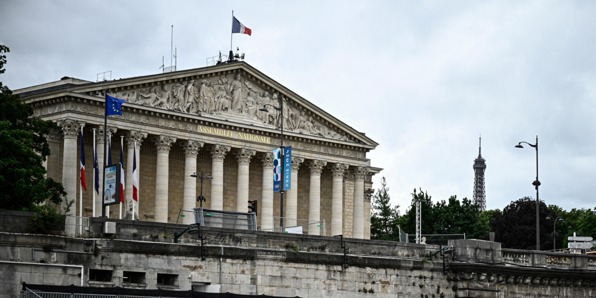 LFI ajoute des textes sur le consentement et la destitution dans sa «niche» LFI ajoute des textes sur le consentement et la destitution dans sa «niche»