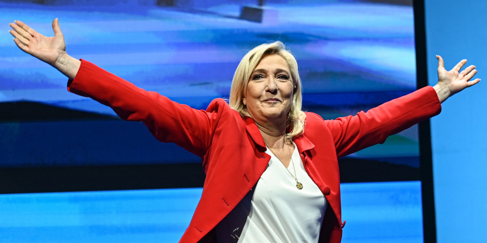 after-the-meeting-of-marine-le-pen-its-militants-conquered-global