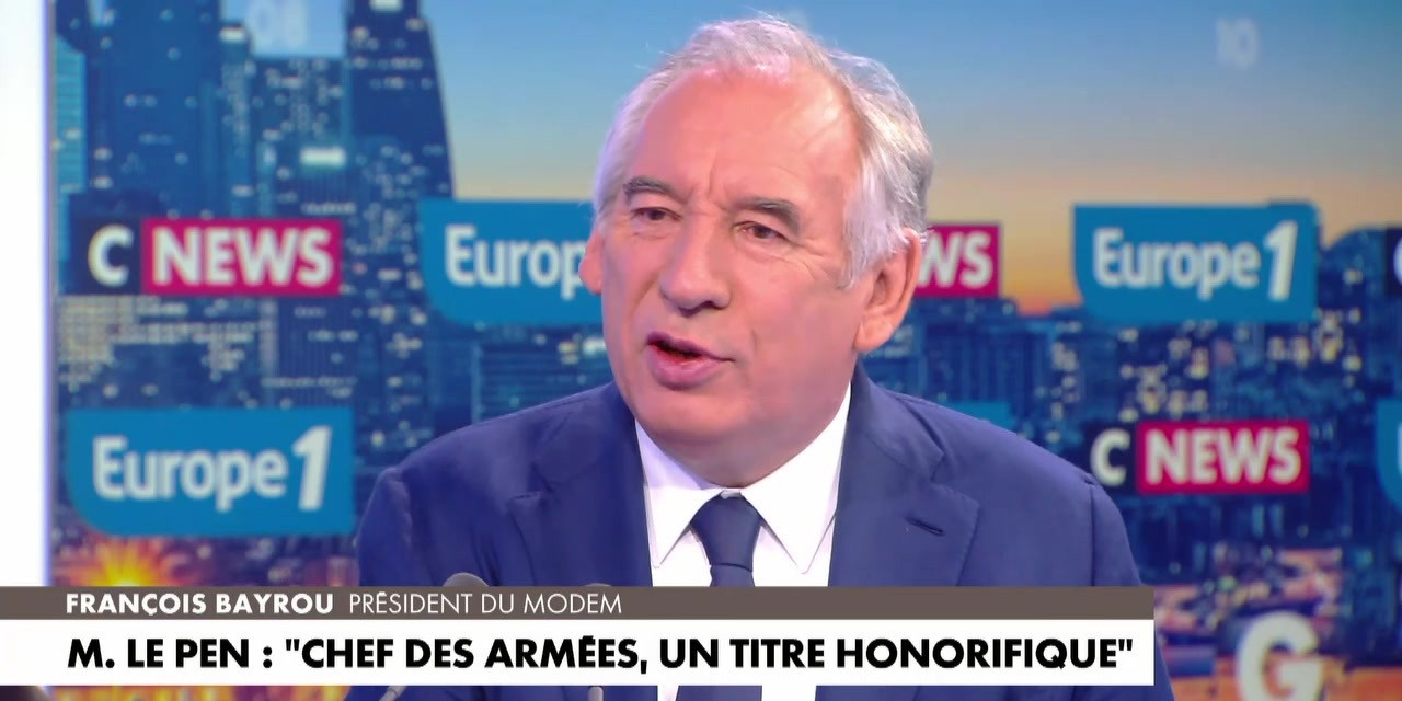 Chef des armées, «un titre honorifique» Bayrou qualifie la déclaration de Marine Le Pen d