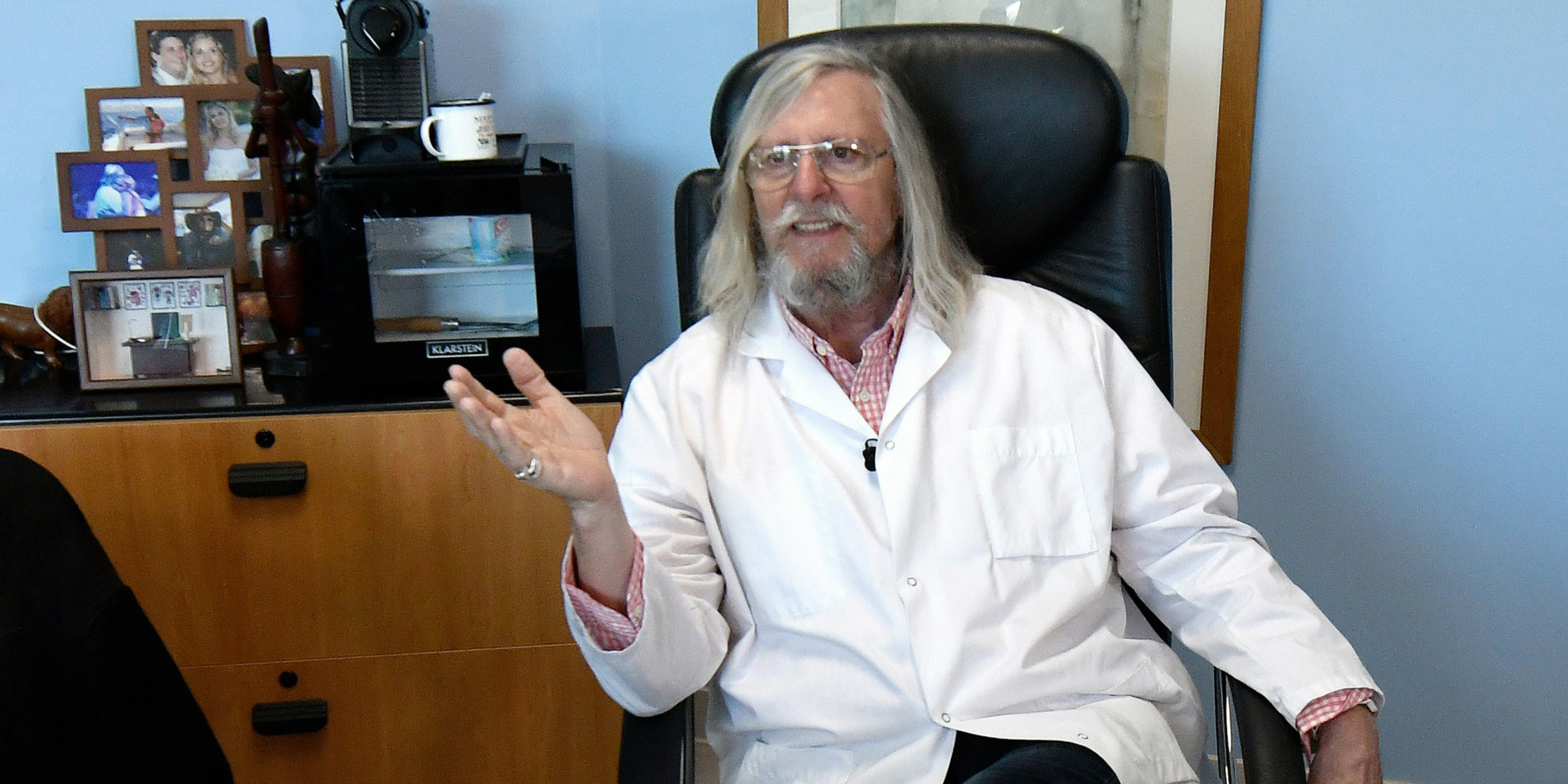 Coronavirus : pour Macron, Didier Raoult est un "grand ...