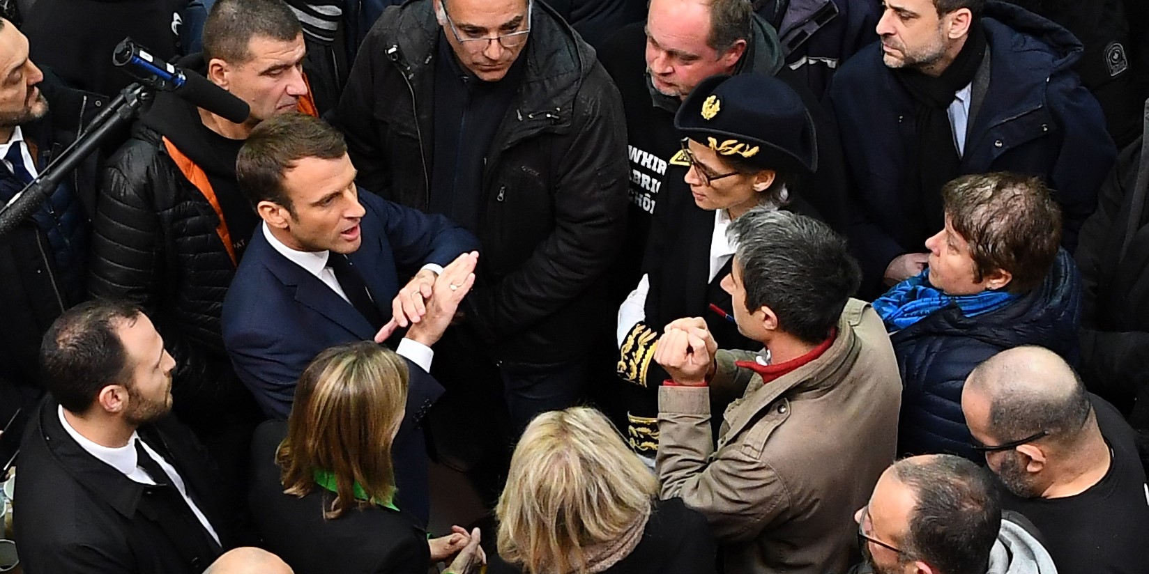 Bouscule Emmanuel Macron Assure Avoir Dit La Verite A Whirlpool