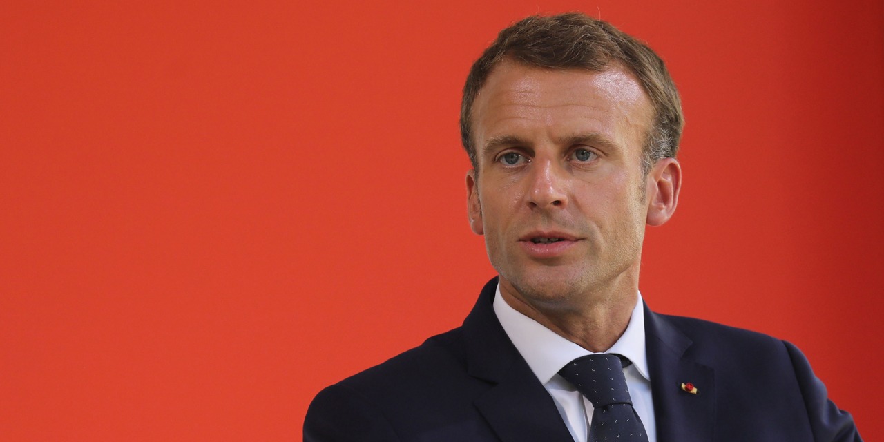 Emmanuel Macron dit vouloir retourner "au contact des gens"