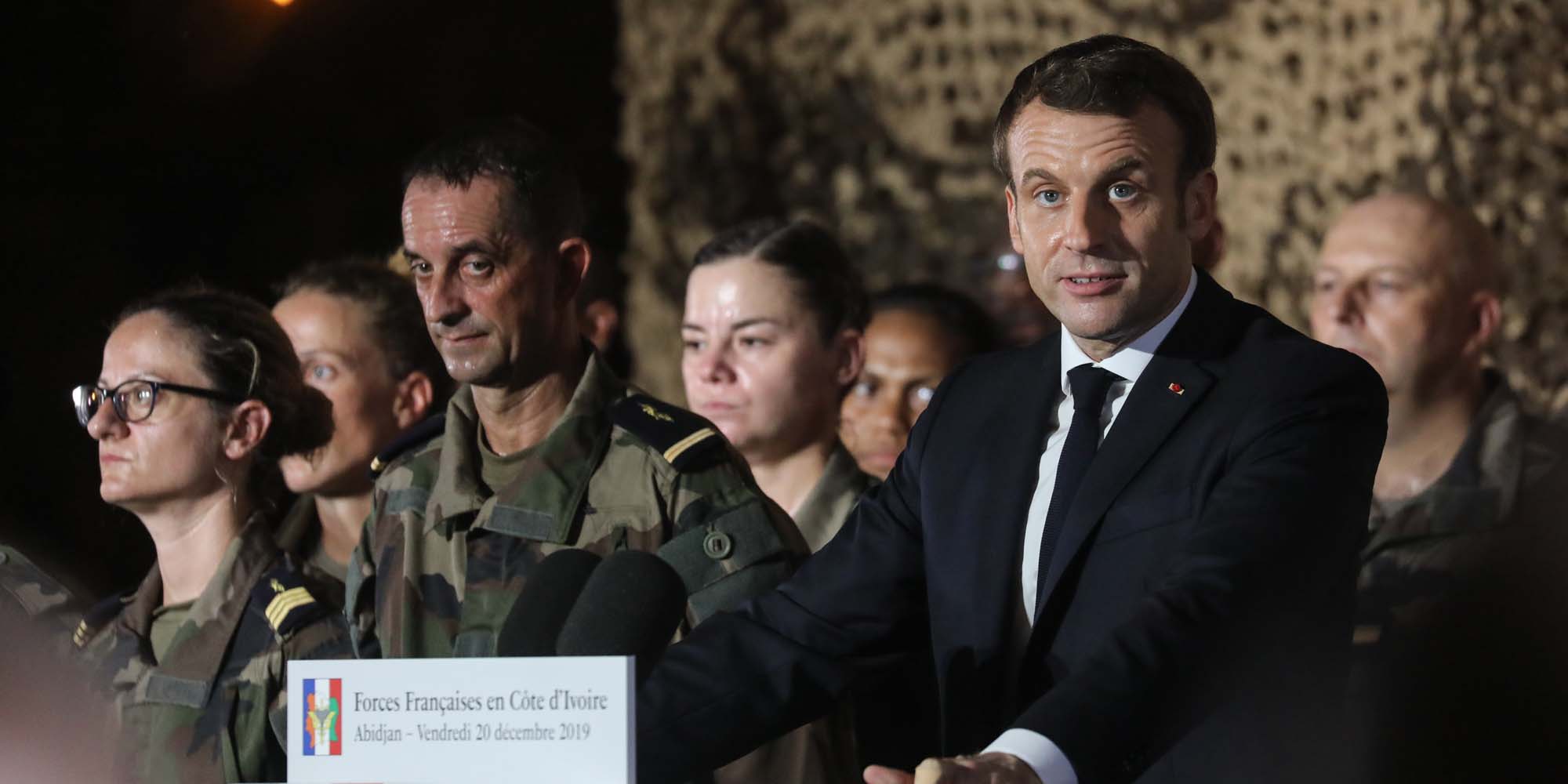 Emmanuel Macron Rassure Les Militaires Sur Les Retraites