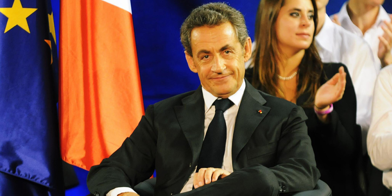 En Meeting Nicolas Sarkozy Cajole Jacques Chirac