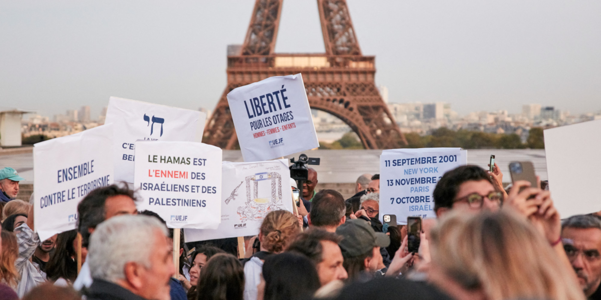 La marche contre l'antisémitisme tourne à l'affrontement politique