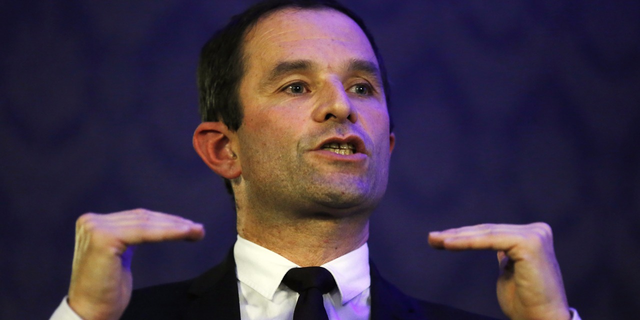 Le Revenu Universel De Benoit Hamon Critique Par Peillon