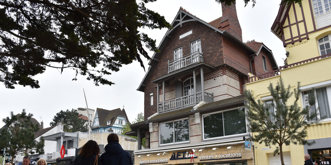 Maison Des Macron Au Touquet Priés De Ranger Leurs Fusils Des Crs S Inquiètent