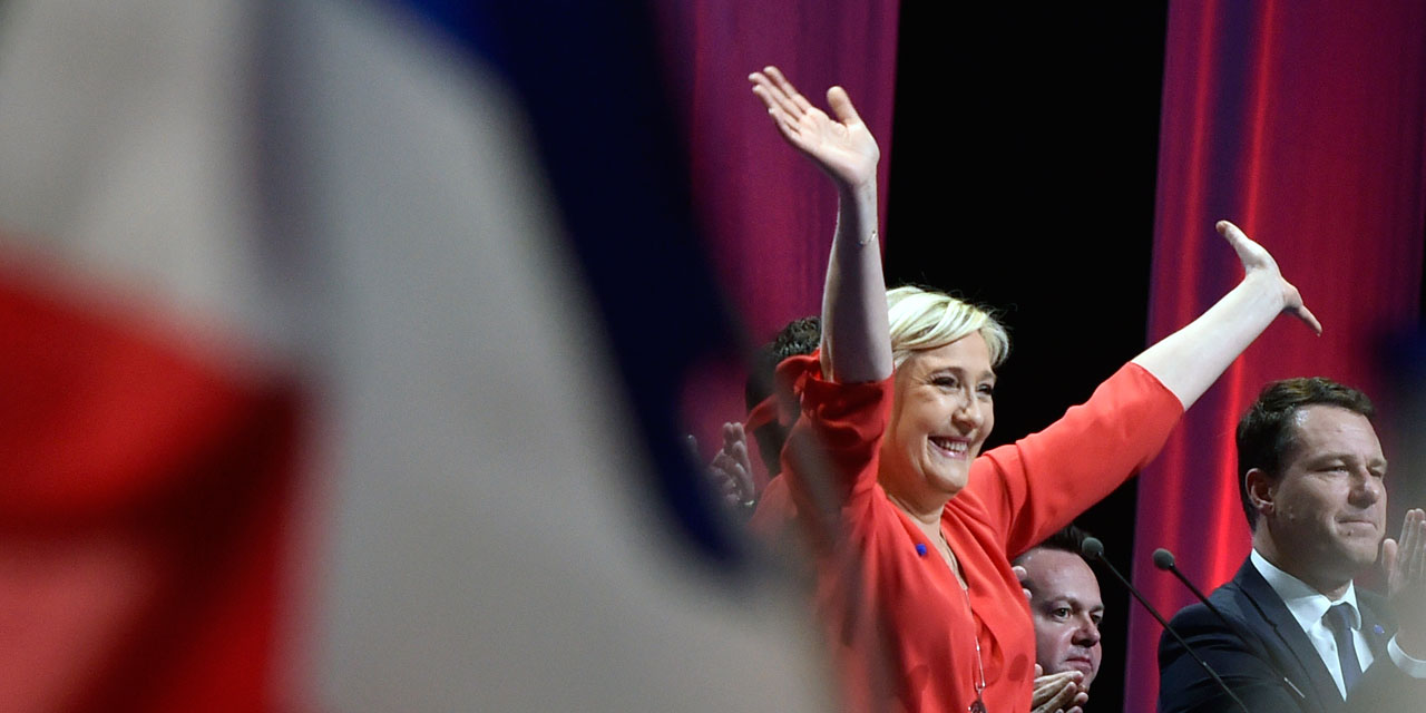 Marine Le Pen se prépare au duel face à Emmanuel Macron