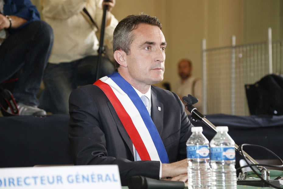 Marseille Le Maire Fn Stephane Ravier Chahute