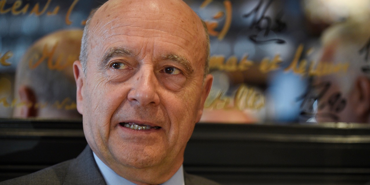 Pour Alain Juppé, Emmanuel Macron "a un charme évident"