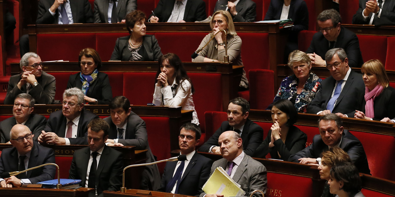 Pourquoi la motion de censure a peu de chance d'être votée