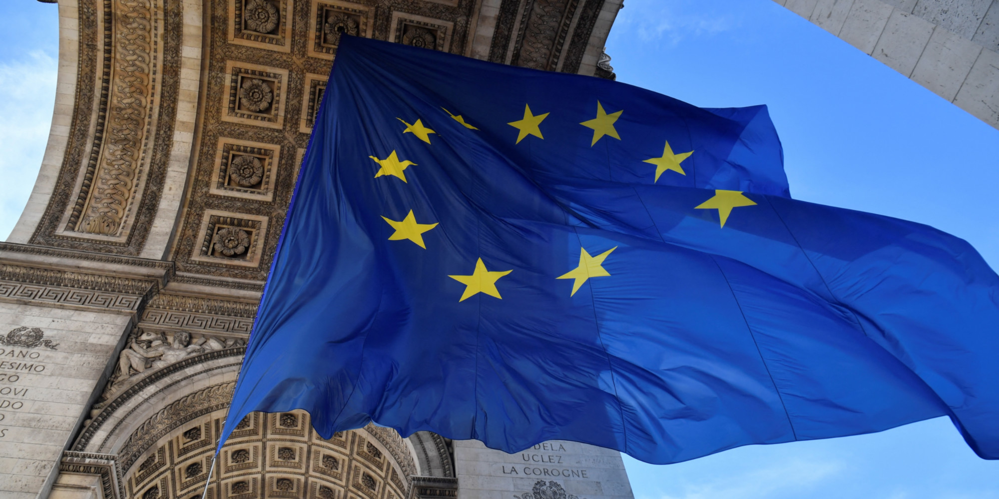 Pourquoi Ya T Il 12 Etoiles Sur Le Drapeau Europeen Première polémique de l'année autour du drapeau européen : la campagne  commence mal !