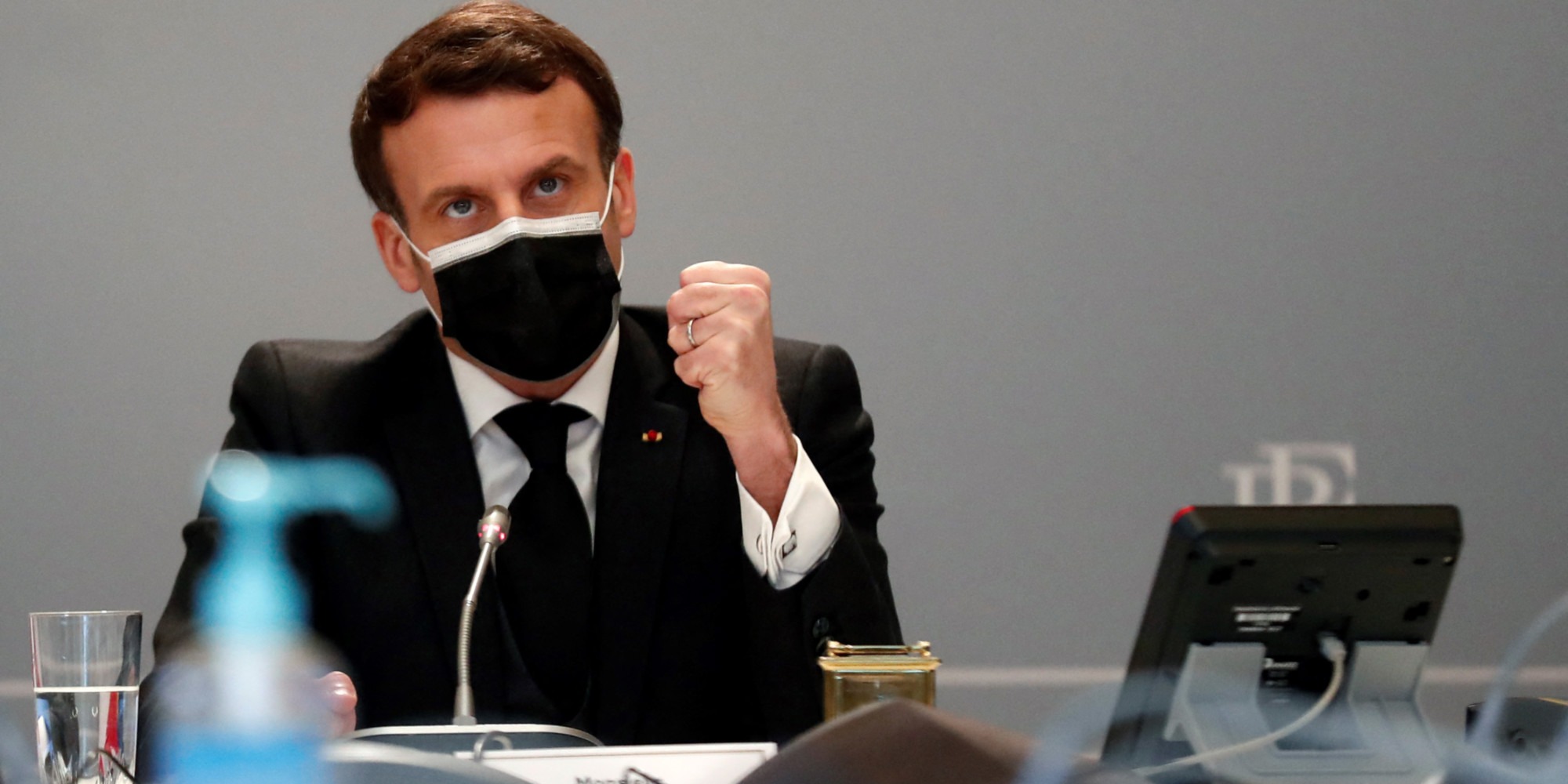 coronavirus macron evoque la mise en place d un pass sanitaire