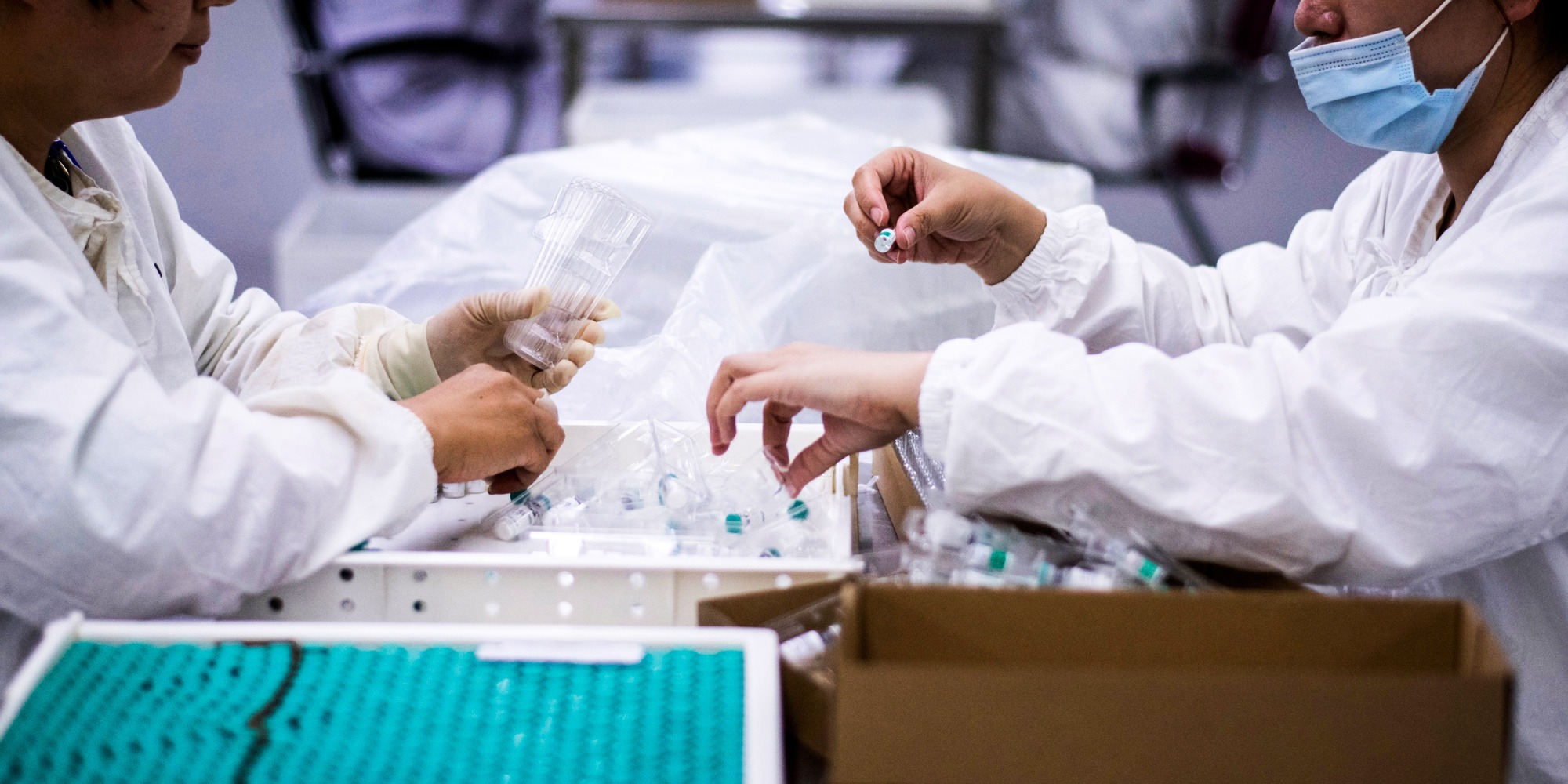 Covid : quatre questions sur le candidat vaccin "efficace à 90%" de