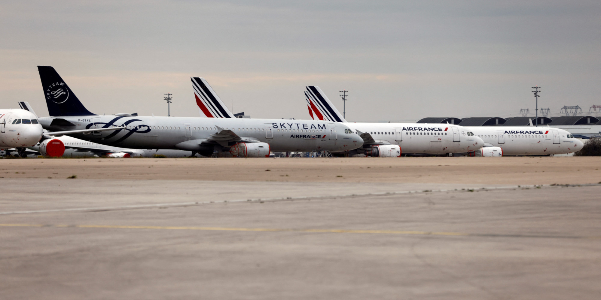 covid les europeens vaccines pourront entrer en france sans test pcr a partir du 9 juin