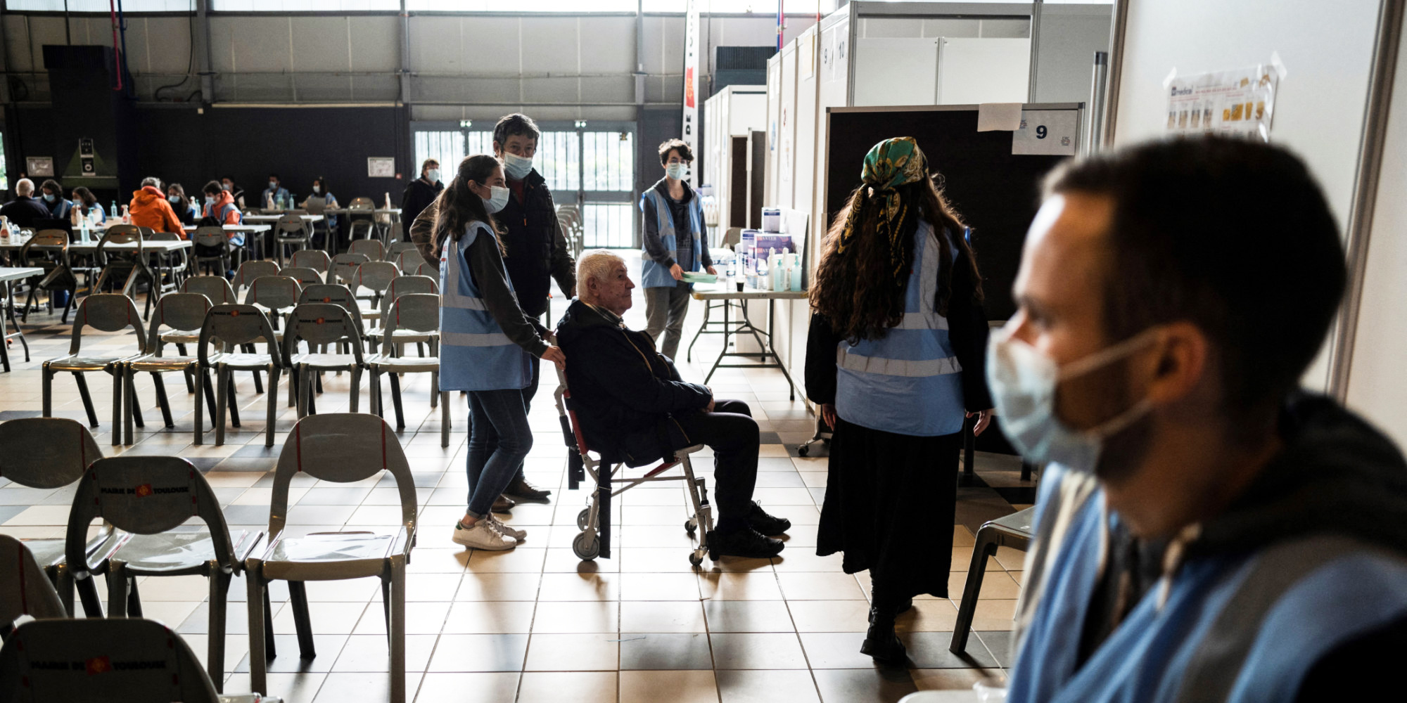 covid pourquoi il est absolument normal de voir des gens contamines malgre le vaccin